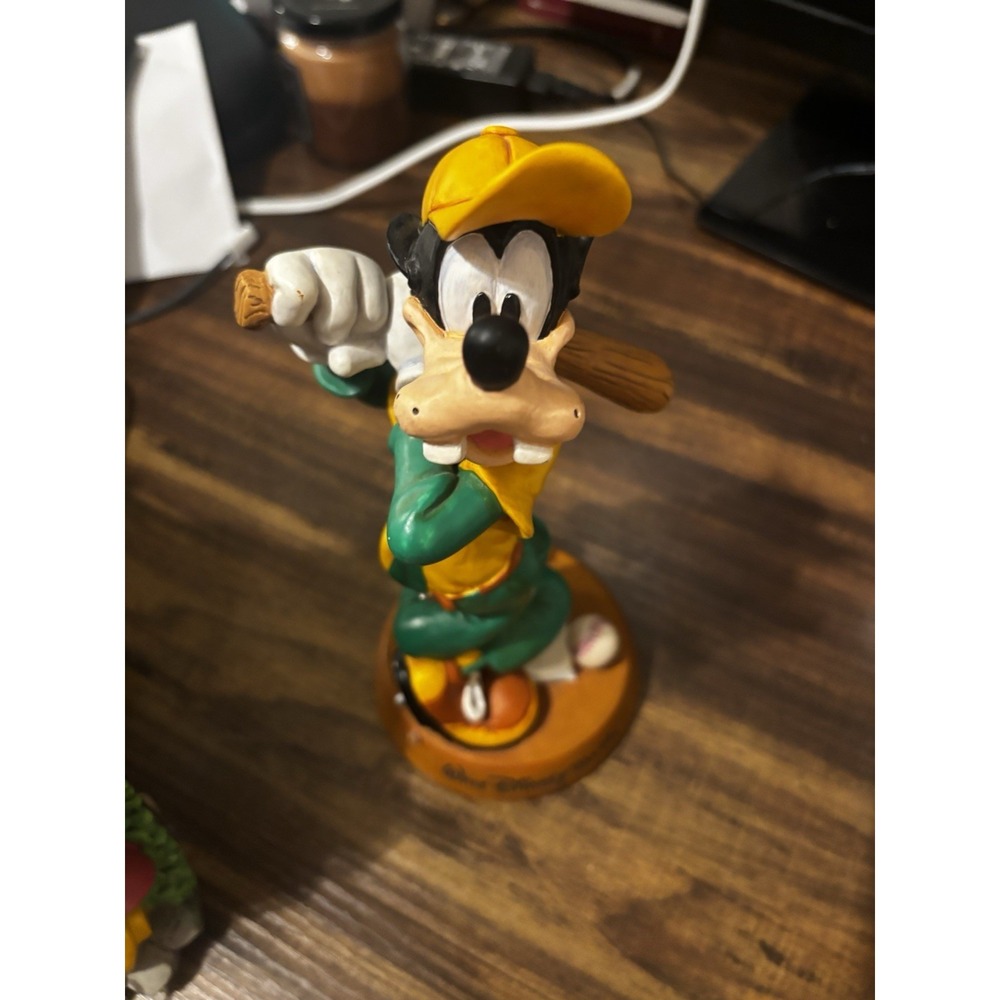 Walt Disney World Goofy Baseball Figurine Vintage Collectible Disneyana Statue‎